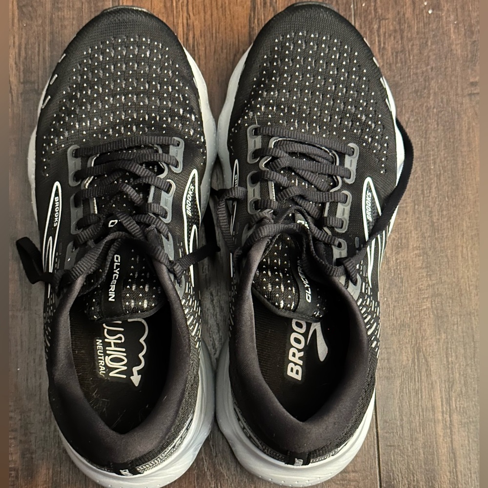 Barely worn. Less than 10 miles. Brooks Glycerin 20